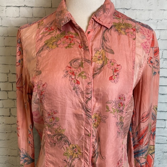 JOHNNY WAS Silk Blouse Snap Closure Ruffle Detail Sz M Bohemian Luxury Floral - Picture 3 of 16